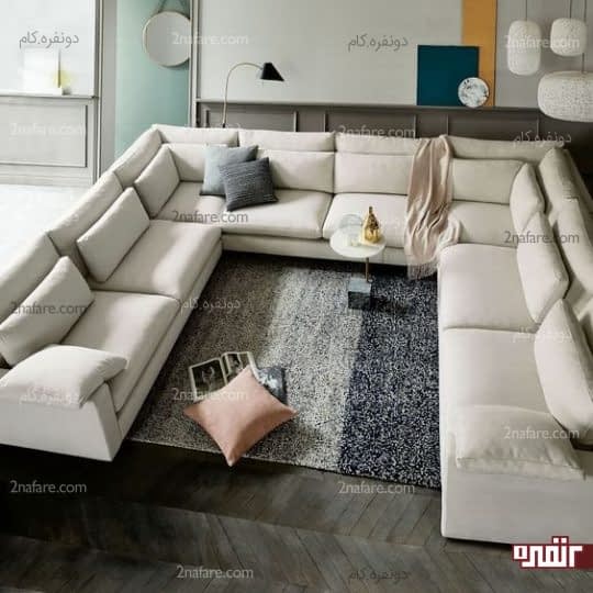 نشیمن متقارن با کاناپه های زیبا
