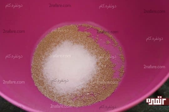 اضافه کردن شکر به پودر خمیرترش