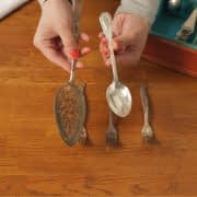 ترفندی آسان برای تمیز کردن و جلا دادن به ظروف نقره ای