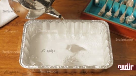 اضافه کردن آب جوش به مواد