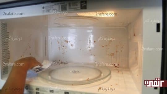 تمیز کردن مایکروفر با دستمال