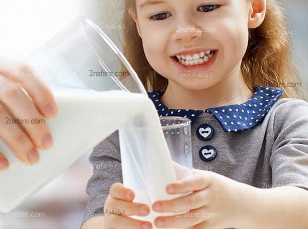 از چه موقع میتونم به نوزادم شیر گاو بدم؟ میزان لبنیات مورد نیاز کودکان