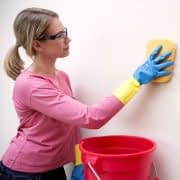 تمیز کردن دیوارهای خانه