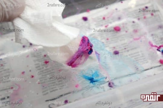 تمیز کردن سطح آب به کمک دستمال