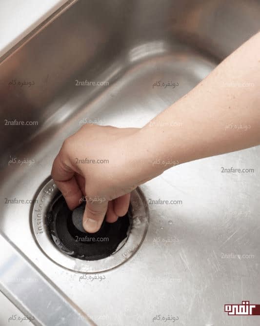 قرار دادن درپوش سینک