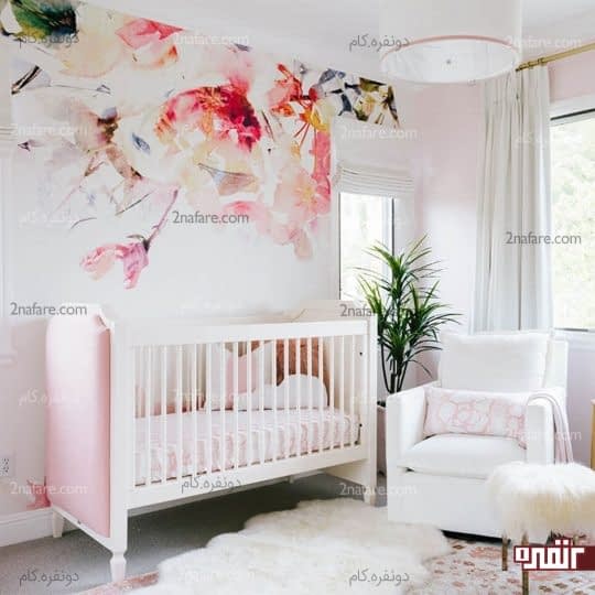 کاغذ دیواری با طرح گل در اتاق کودک
