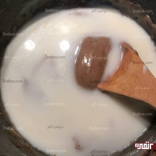 اضافه کردن شیر و گلاب