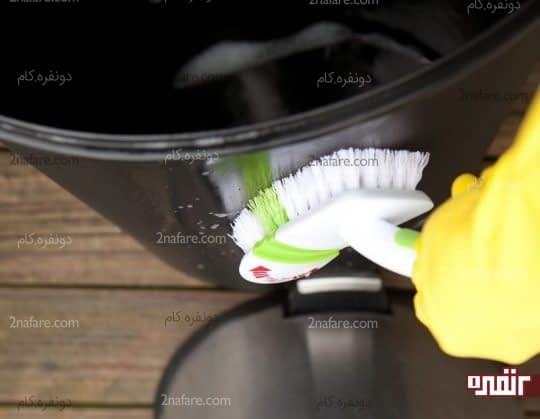 برس کشیدن تمامی قسمت های سطل