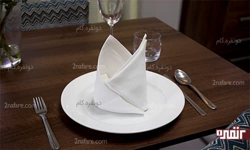 آموزش تزیین و تا کردن دستمال سفره به صورت کلاه