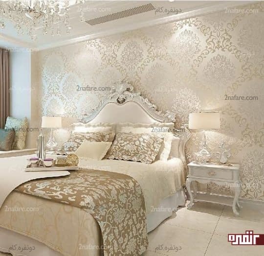 تزیین دیوار پشت تخت خواب با کاغذ دیواری