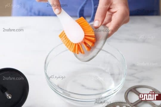 تمیز کردن با محلول آب و سرکه