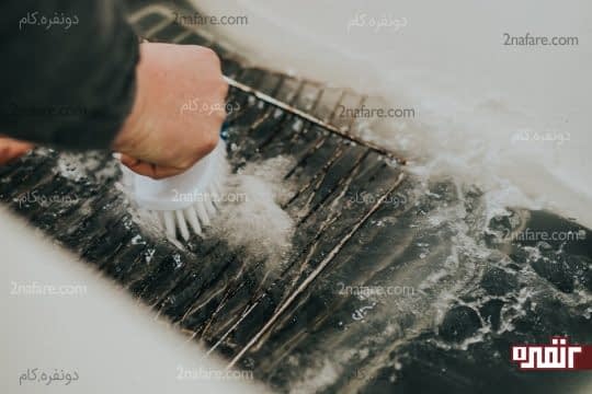 تمیز کردن توری ها با فرچه