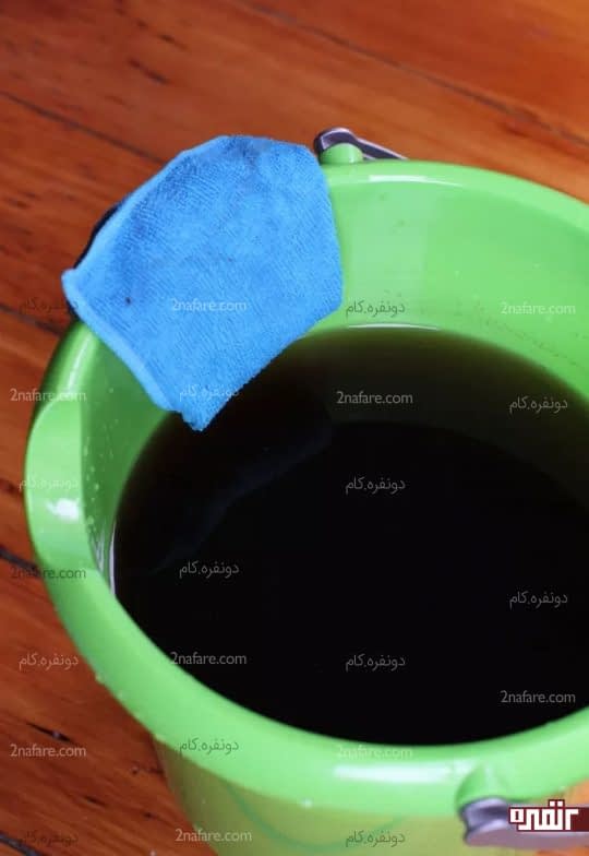خیس کردن پارچه با محلول چای سیاه