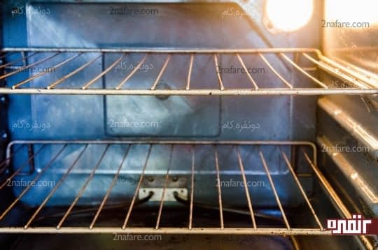 روشی ساده برای تمیز کردن توری های فلزی داخل فر