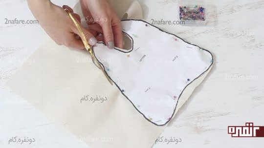 قرار دادن الگو روی پارچه و برش زدن آن