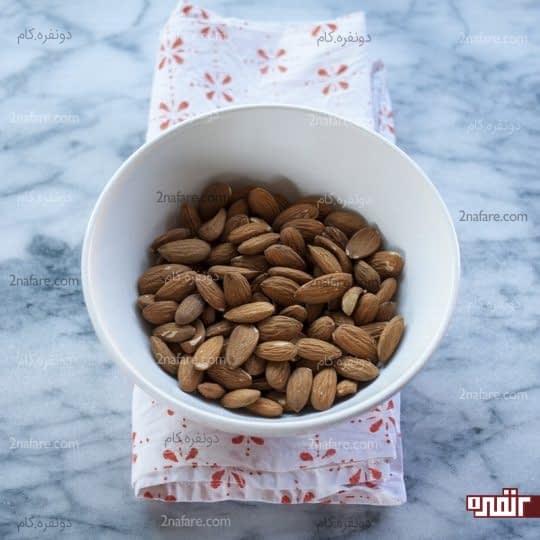 مغز کردن بادام ها