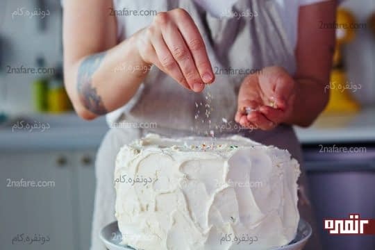 پوشاندن نهایی کیک و تزیین اون