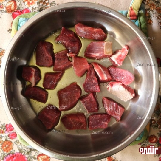 چیدن گوشت کف قابلمه
