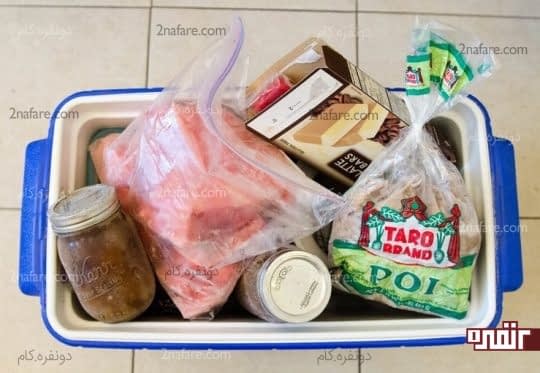 خالی کردن مواد غذایی از فریزر و گذاشتن داخل یخدان