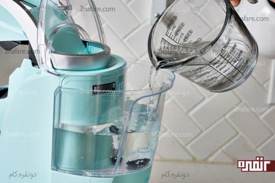 اضافه کردن آب به سرکه