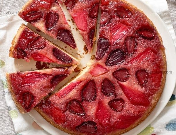 طرز تهیه کیک وارونه توت فرنگی طرز تهیه کیک آپساید داون توت فرنگی