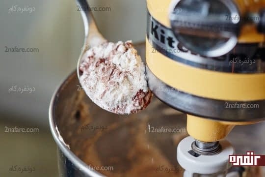 اضافه کردن باقی مخلوط آرد