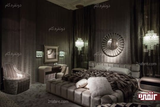 تزیین دیوار اتاق خواب لاکچری با آینه و نورپردازی مناسب