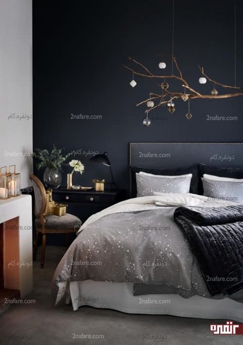 تزیین ساده و زیبای اتاق خواب با دیواری به رنگ سیاه
