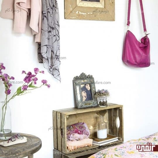 جعبه های چوبی در اتاق خواب