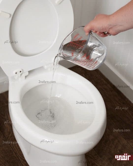 ریختن آب گرم