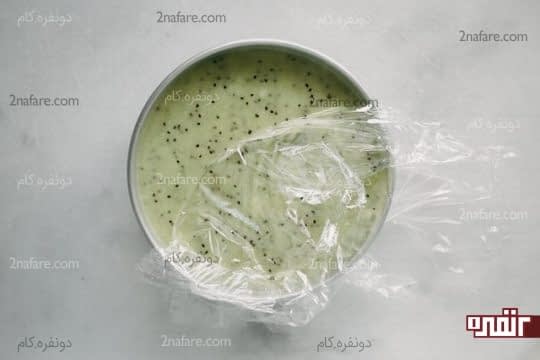 ریختن مواد در ظرف مناسب