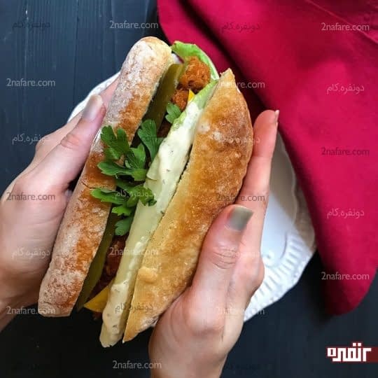 ساندویچ مرغ سوخاری و پنیر