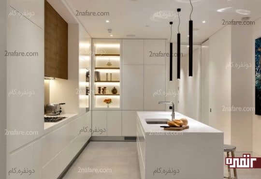طراحی نورپردازی آشپزخانه با لامپ آویز و نور مخفی