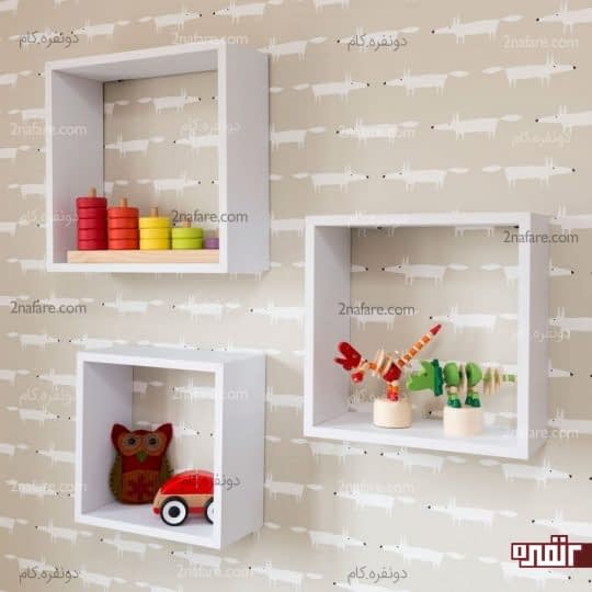 قفسه های دیواری نصب شده روی دیوار طراحی شده ی اتاق کودک