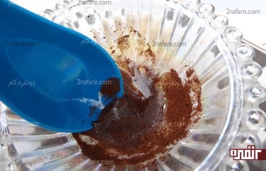 مخلوط کردن عسل و پودر قهوه