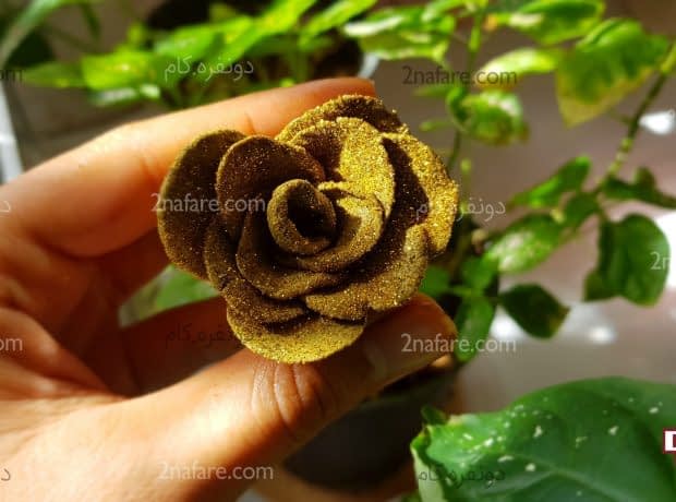 تزیین حنا به شکل گل رز برای شب حنابندان گل رز با حنا