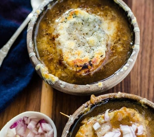 [تصویر:  classic-french-onion-soup-recipe-517x460.jpg]