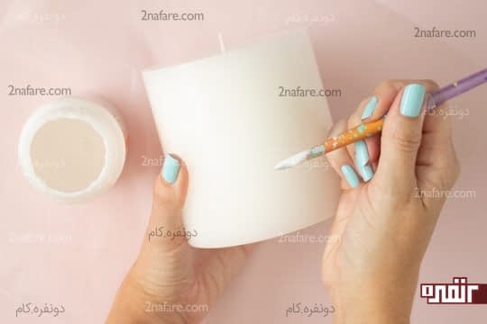 آغشته کردن بدنه شمع به چسب مادپاج