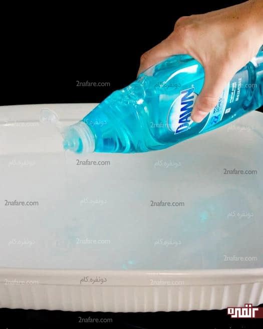 اضافه کردن مایع ظرفشویی به آمونیاک