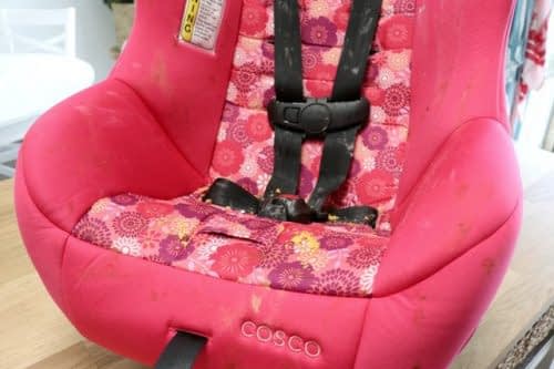 بهترین روش برای تمیز کردن صندلی خودرو کودک