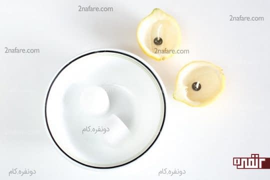 ذوب کردن پارافین و قراردادن فتیله