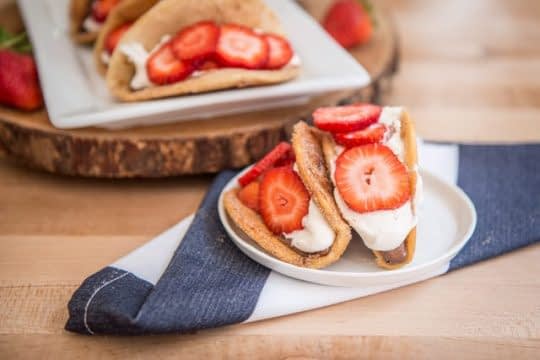 طرز تهیه تاکو توت فرنگی
