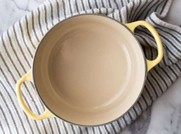 ظرف لعابی سوخته رو چطور تمیز کنیم؟ ظروف لعابی سوخته رو چطور تمیز کنیم