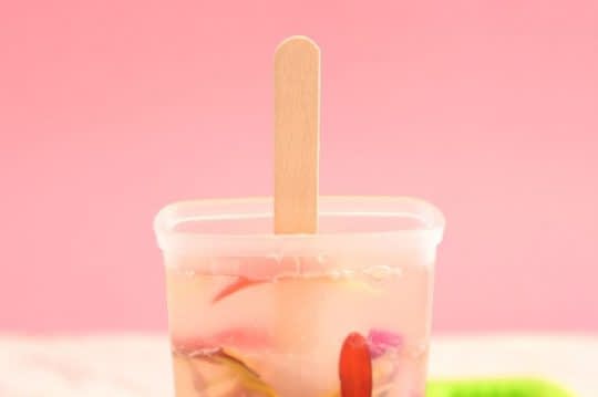 قرار دادن چوب بستنی