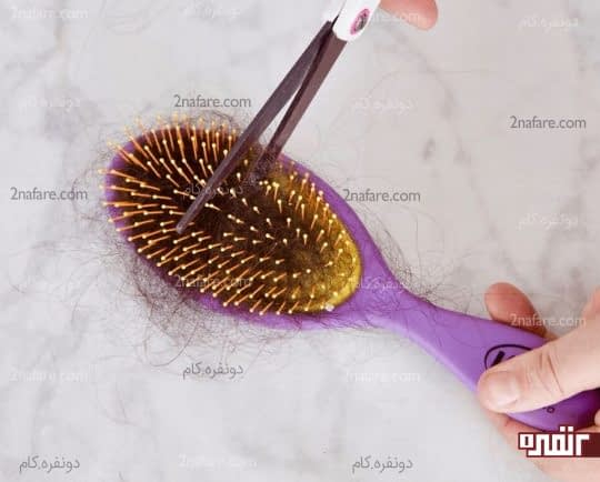 نحوه جدا کردن موها از برس