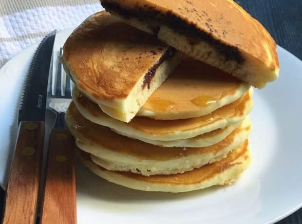 طرز تهیه پنکیک با مغز شکلات پنکیک با مغز شکلات