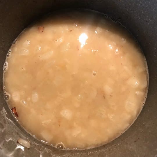 اضافه کردن آب مرغ