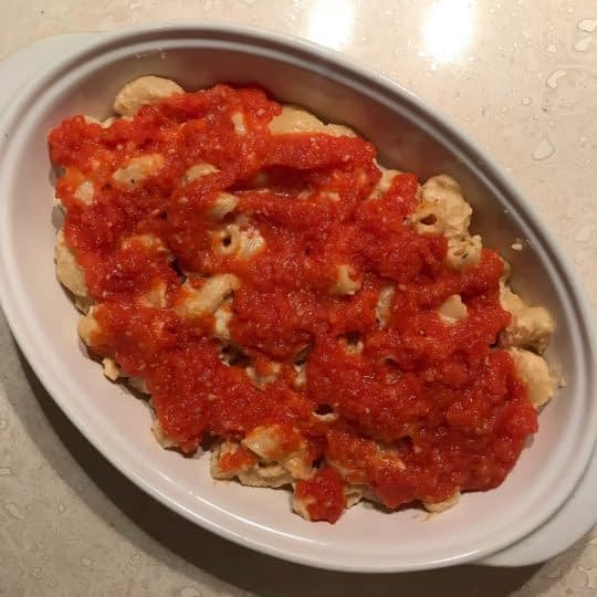 اضافه کردن سس گوجه