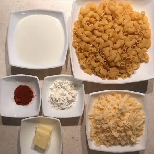 مواد لازم برای تهیه ماکارونی با سس پنیری