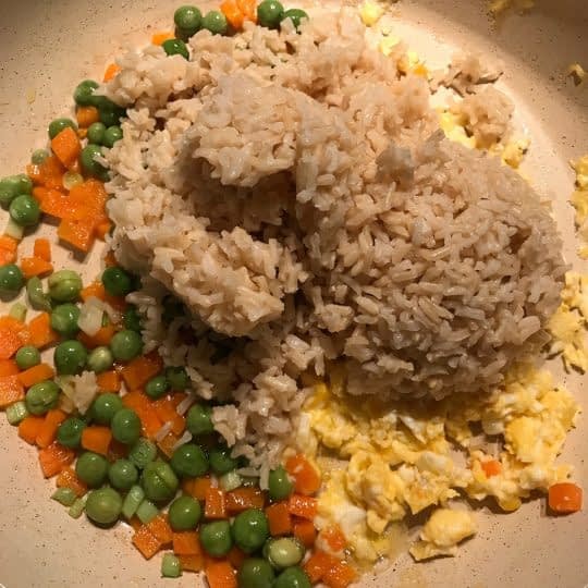 اضافه کردن برنج پخته